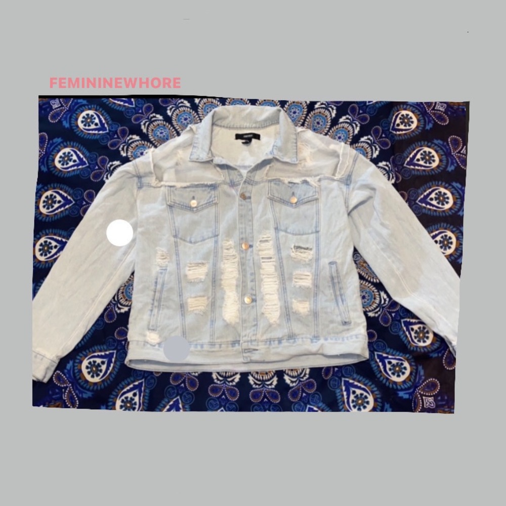 🌸Distressed denim light wash jacket🌸